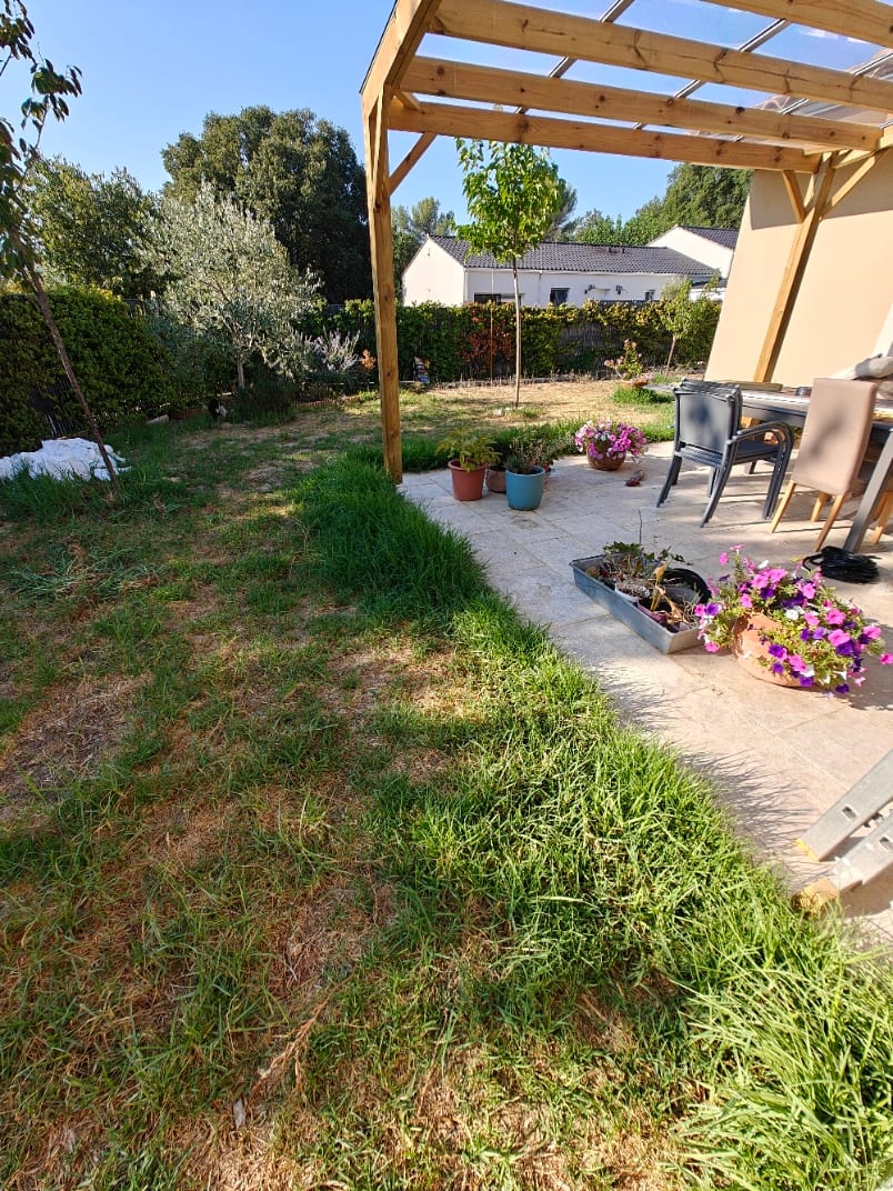Débroussaillage et Nettoyage des abords d'une Terrasse