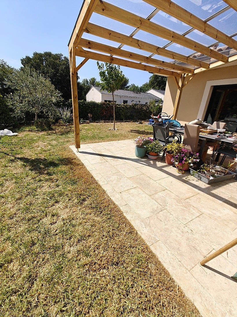 Débroussaillage et Nettoyage des abords d'une Terrasse